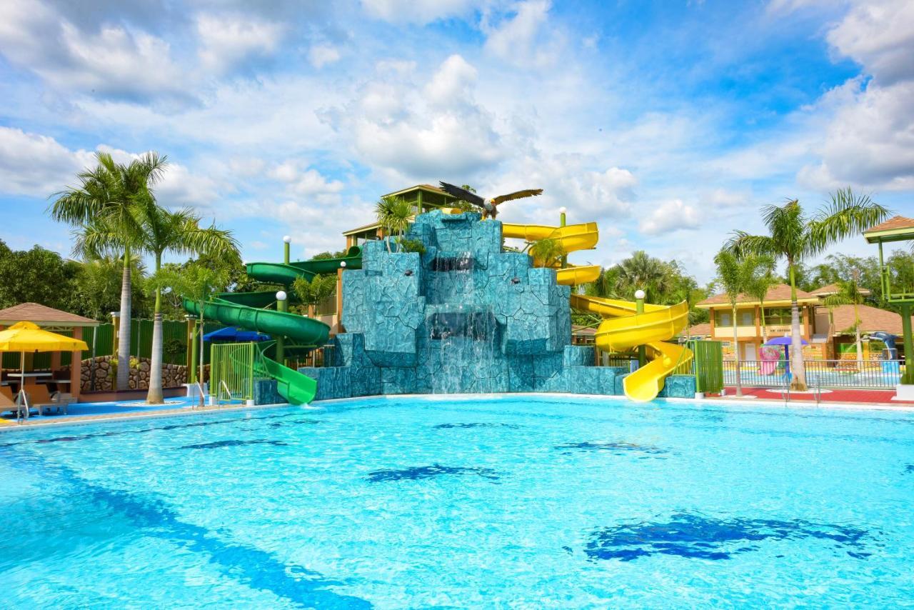 Kabaleyan Cove Resort Powered By Cocotel San Carlos  Esterno foto